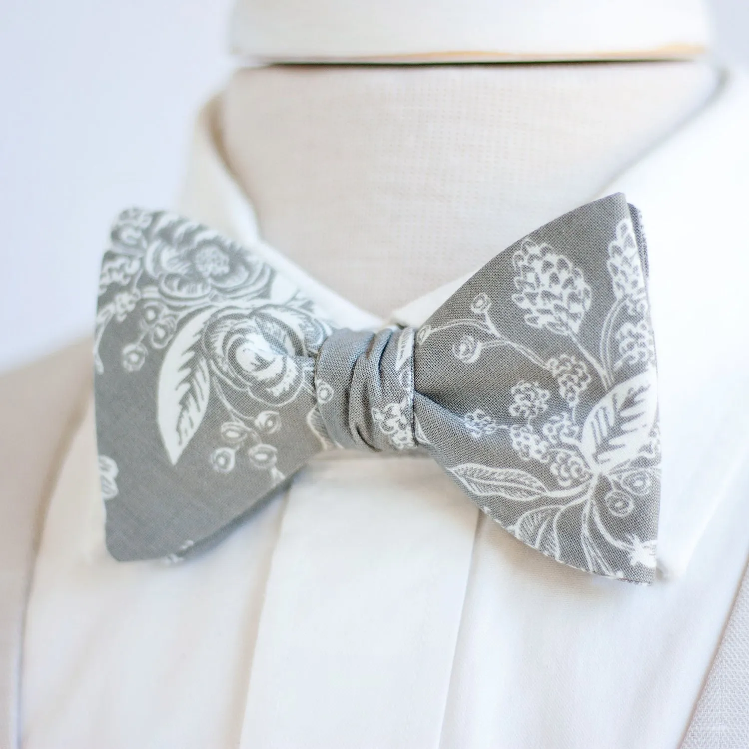 Men's Necktie / Grey Toile